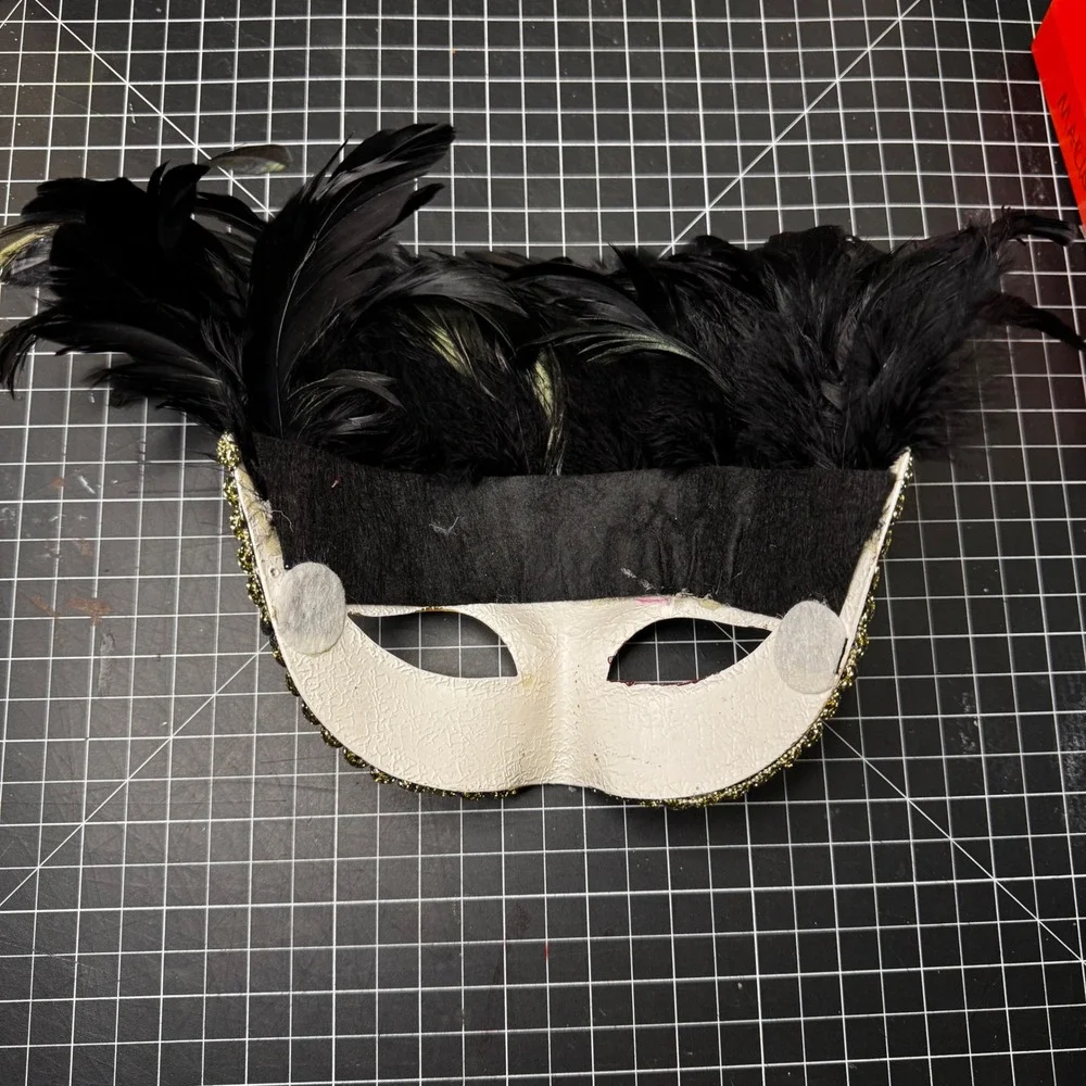 VTG Handcrafted‎ Venetian Masquerade Mask Black Red Gold Feather Costume